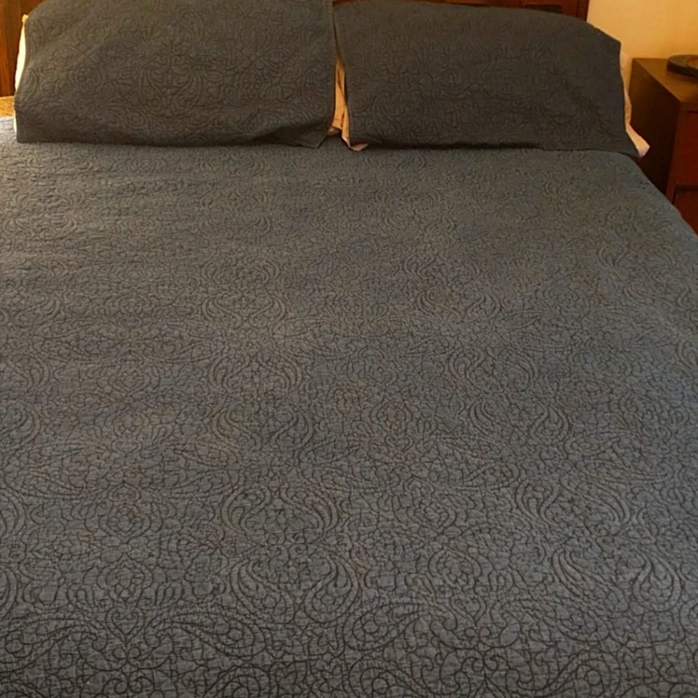 Queen size quilt.